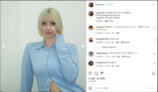 TWICE MOMO、金髪ボブのシャツでセルフィの画像