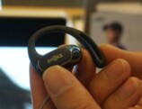 『OPENFIT AIR』耳にかけて使うタイプの完全ワイヤレスイヤホン