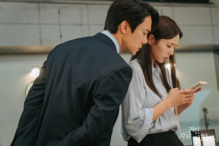 『その電話が鳴るとき』ユ・ヨンソクの“底なし沼”な魅力に浸る　王道のハプニングキスも