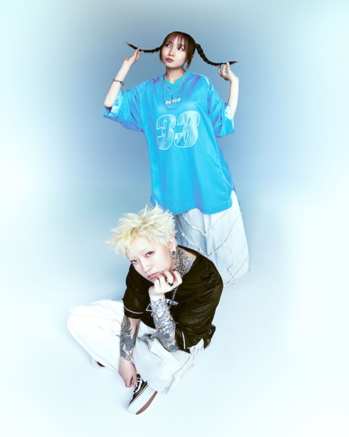 YOASOBI、「群青」がストリーミング累計再生数8億回突破 幅広い世代