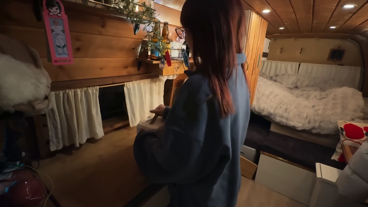 車中泊系女子YouTuber、ハイエースで宿泊の画像