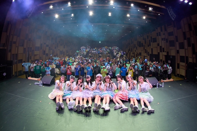 『SUPER☆GiRLSデビュー14周年記念ワンマンライブ』会場での集合写真