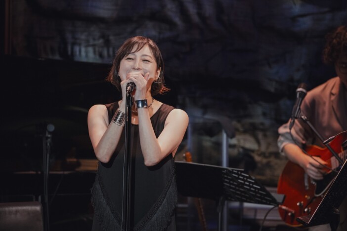 広末涼子、失われた歌姫の帰還　代表曲からカバー曲まで披露した25年ぶりライブの驚き