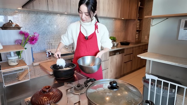 佐々木希、郷土料理づくりの画像