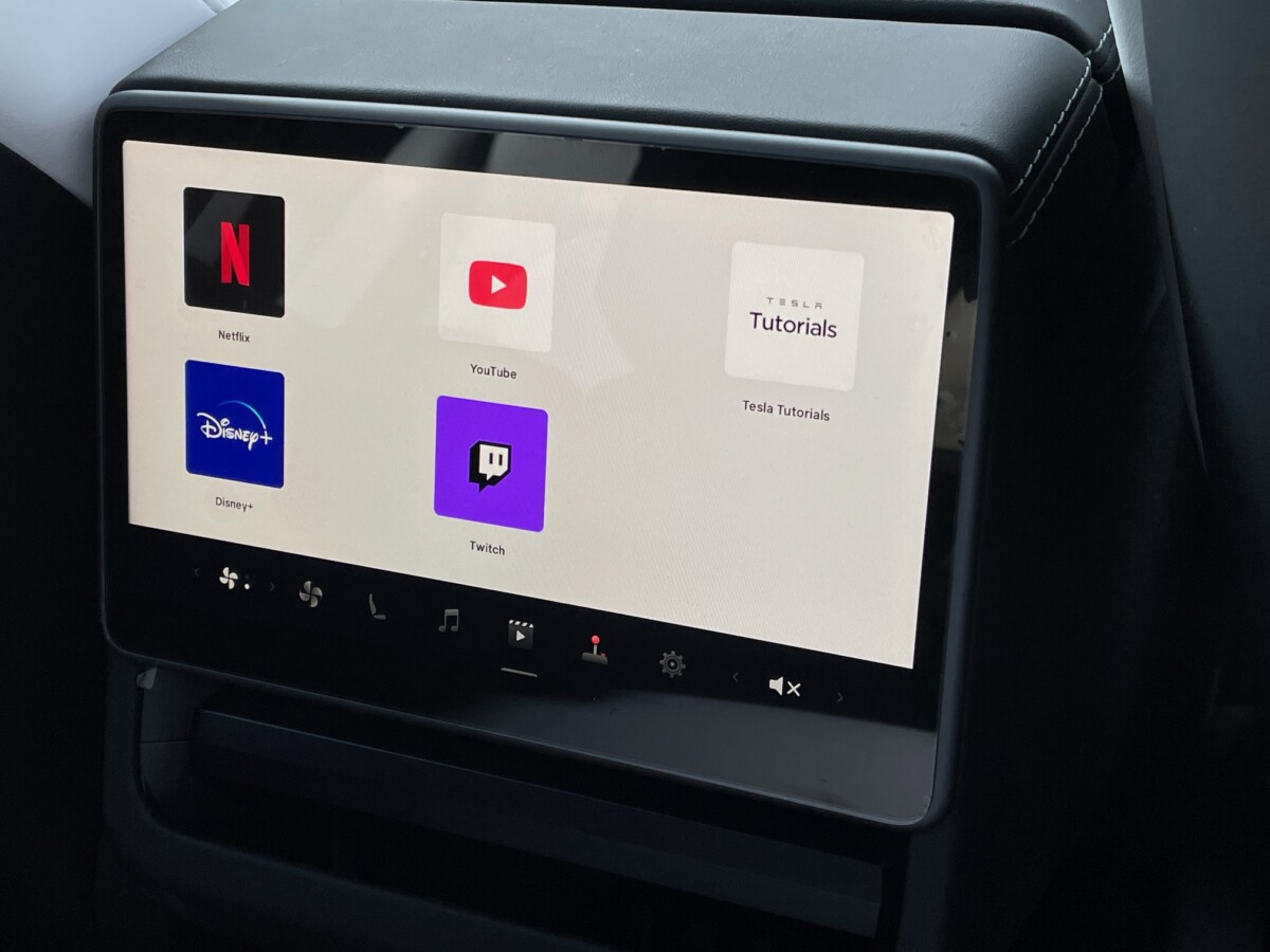 今やクルマは走るガジェットとして進化の画像