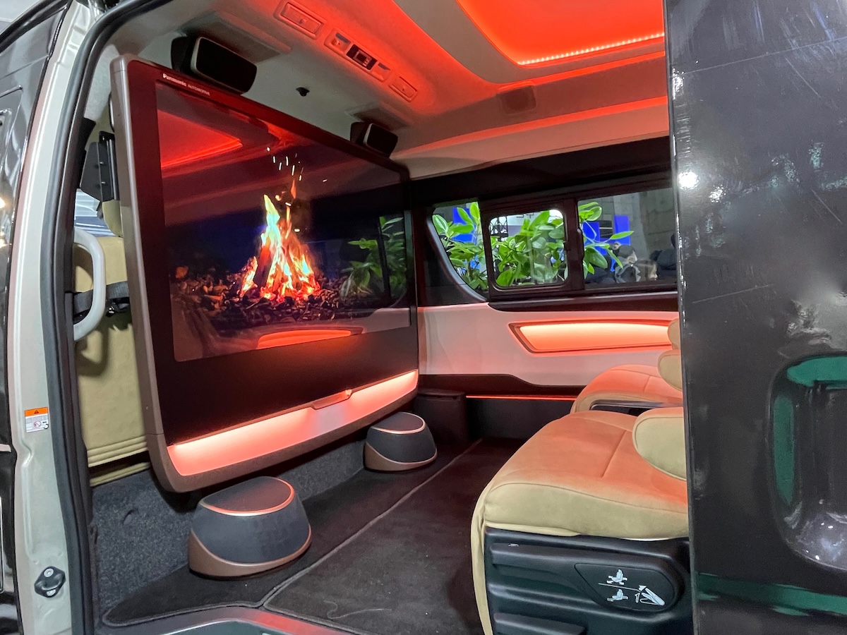 今やクルマは走るガジェットとして進化の画像