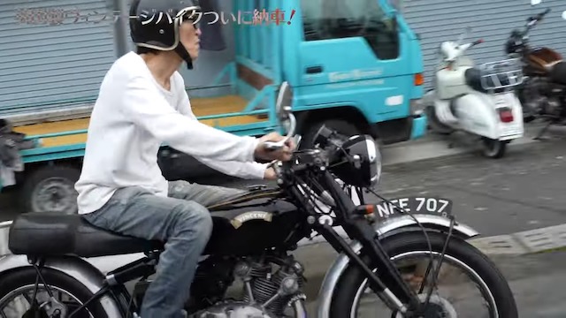 千原ジュニア、英国バイク納車を報告　の画像