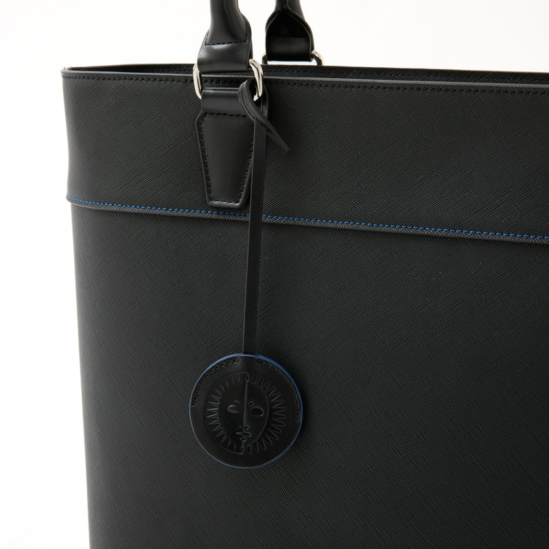 『P３R』コラボのアウターや長財布が登場の画像