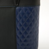 『P３R』コラボのアウターや長財布が登場の画像