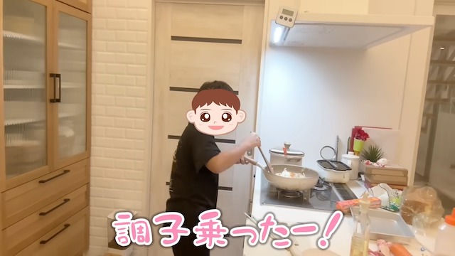 辻希美、愛息とカレー作り　の画像