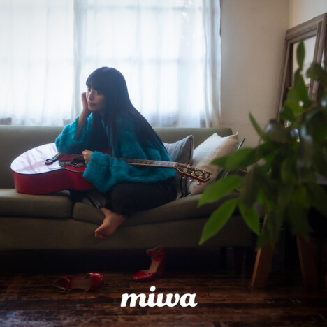 miwa、活動15周年記念のベストアルバム『miwa』リリース　黒髪に戻した新アー写＆ジャケ写公開も