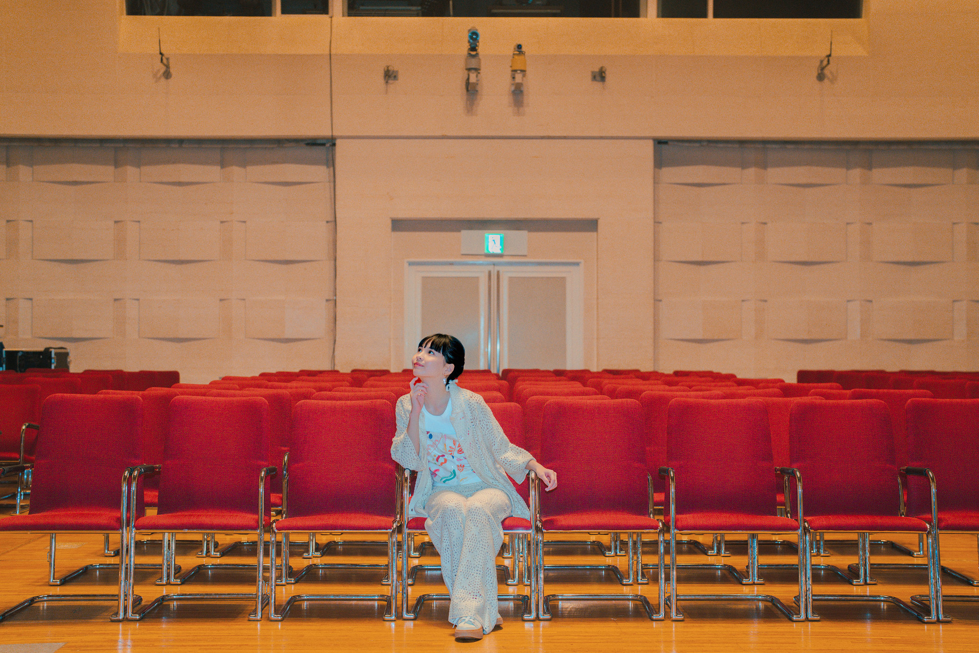 新谷ゆづみ 2025-26カレンダーが発売決定の画像