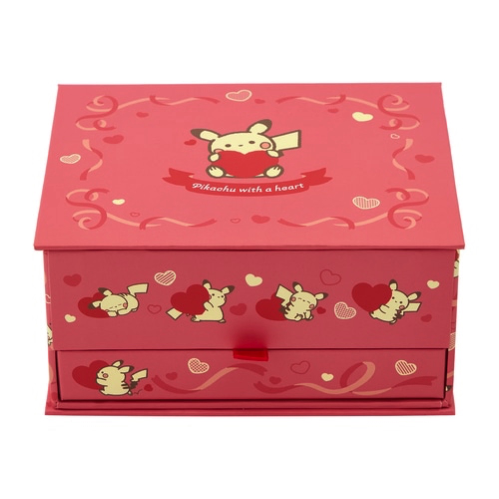 BIGハートがかわいいピカチュウグッズが登場の画像