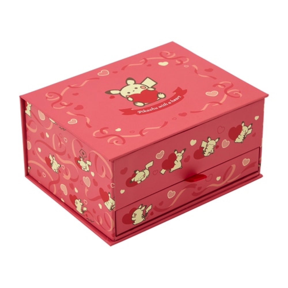 BIGハートがかわいいピカチュウグッズが登場の画像