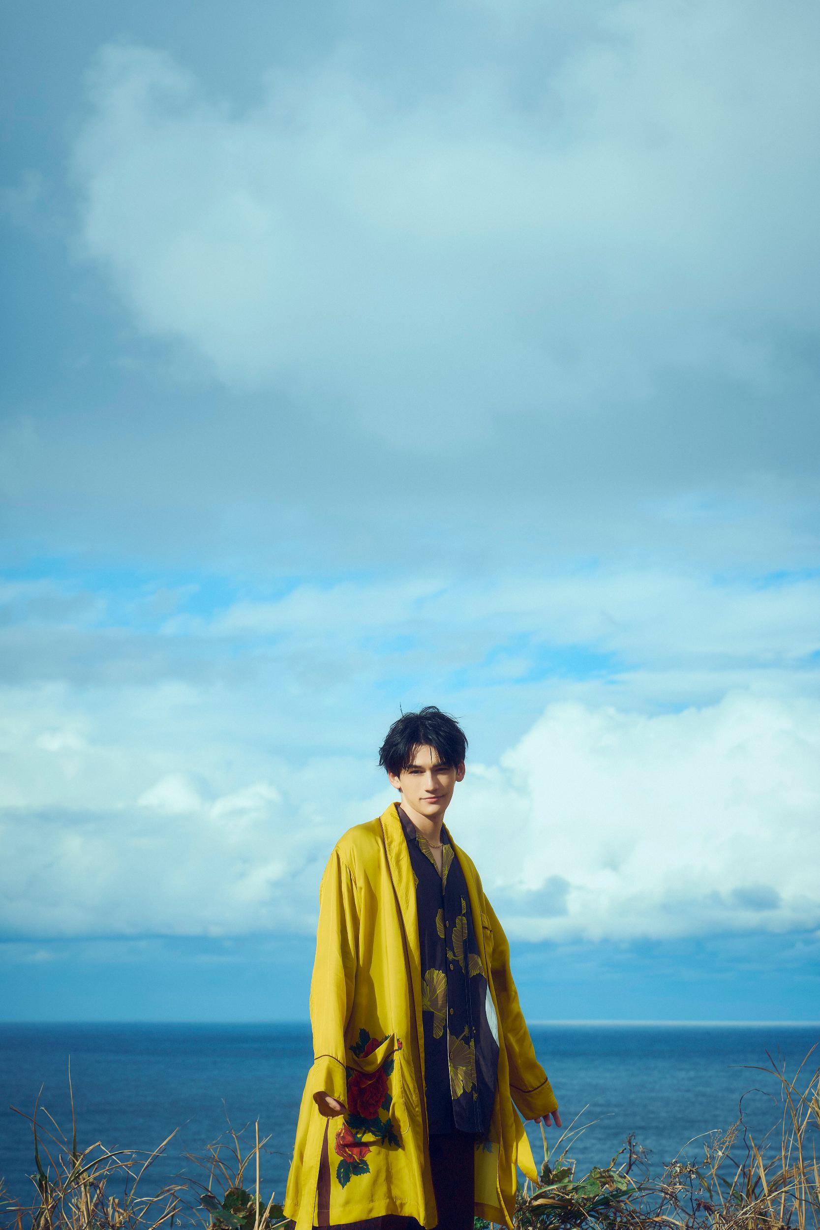 パース・ナクン1st写真集が3月28日発売の画像