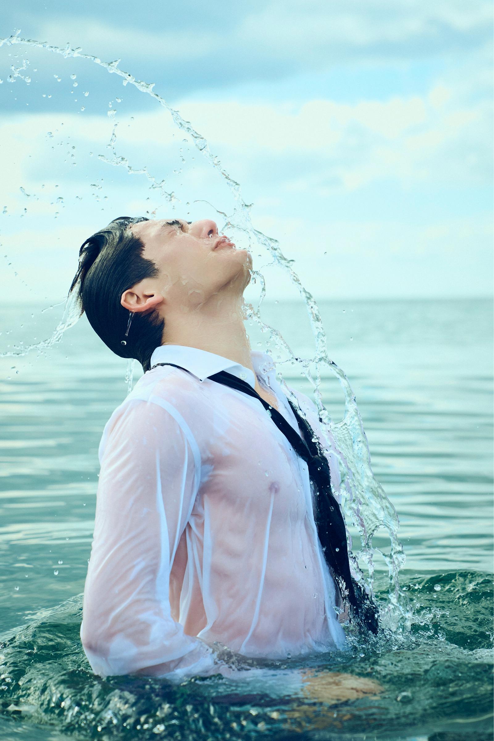 パース・ナクン1st写真集が3月28日発売の画像