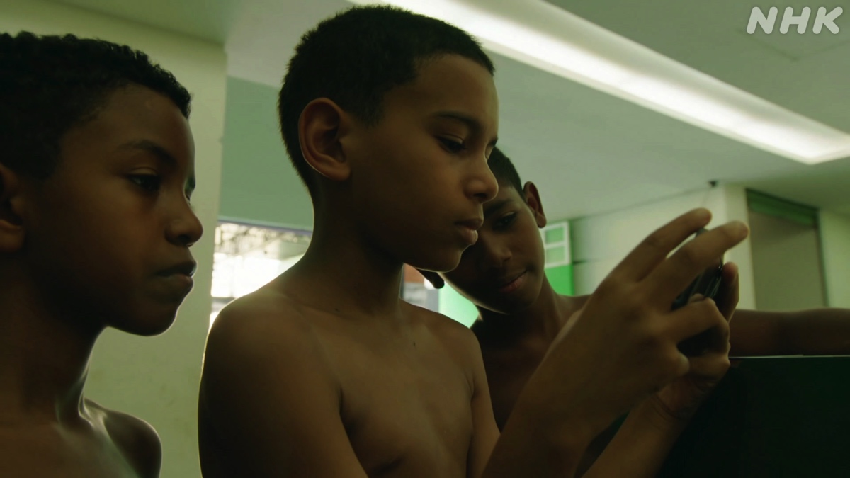 サッカーではなくゲームに夢見るブラジルの子どもたち