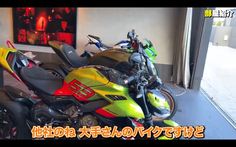 青汁王子、新築ガレージに高級車ズラリの画像