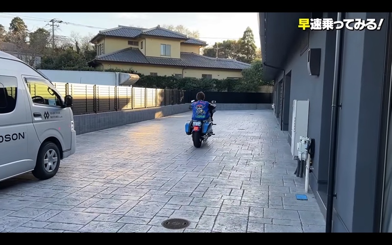 青汁王子、新築ガレージに高級車ズラリの画像