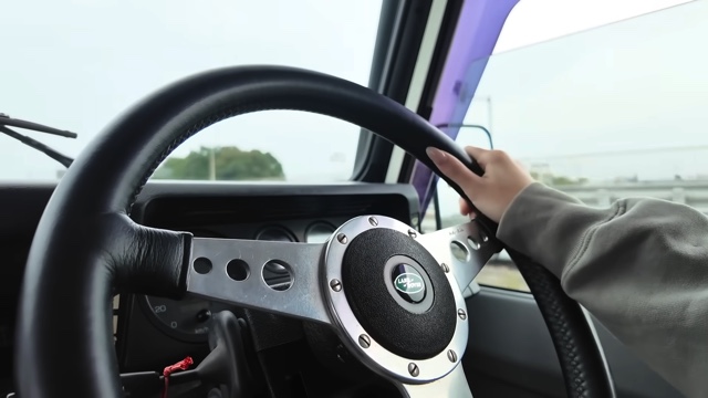 元E-girlsメンバー、高級外車を披露の画像