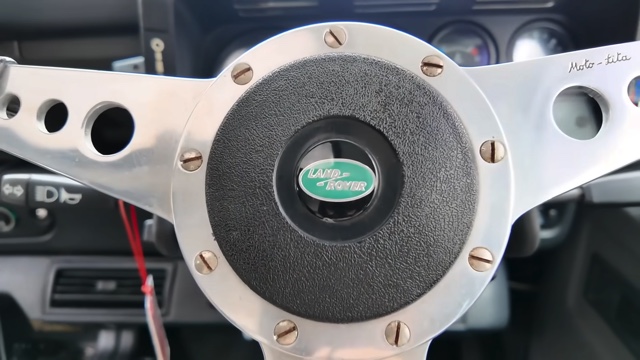 元E-girlsメンバー、高級外車を披露の画像