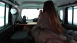 “おひとりさま”女性キャンパー、車中泊満喫の画像
