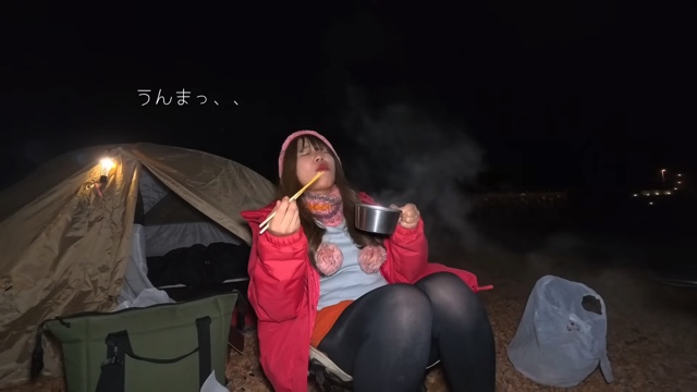 キャンプ女子、恍惚の表情に反響の画像