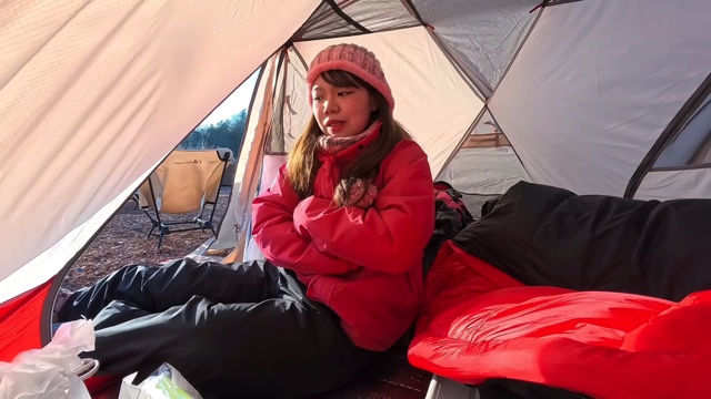 キャンプ女子、恍惚の表情に反響の画像