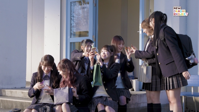 明治 新TVCM『meiji♡FRUITS ZIPPERの手作りバレンタイン〜楽しい時間を手作りしよう〜』CMメイキング場面写真