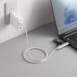 USBハブ一体型のType-C充電ケーブルの画像