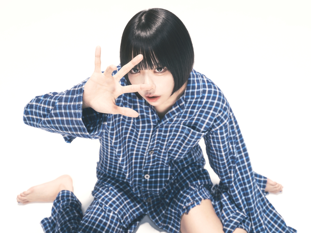 ano、『十六茶』新TVCMで替え歌に挑戦