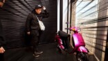 中尾明慶、ド派手なカスタムバイク贈呈の画像