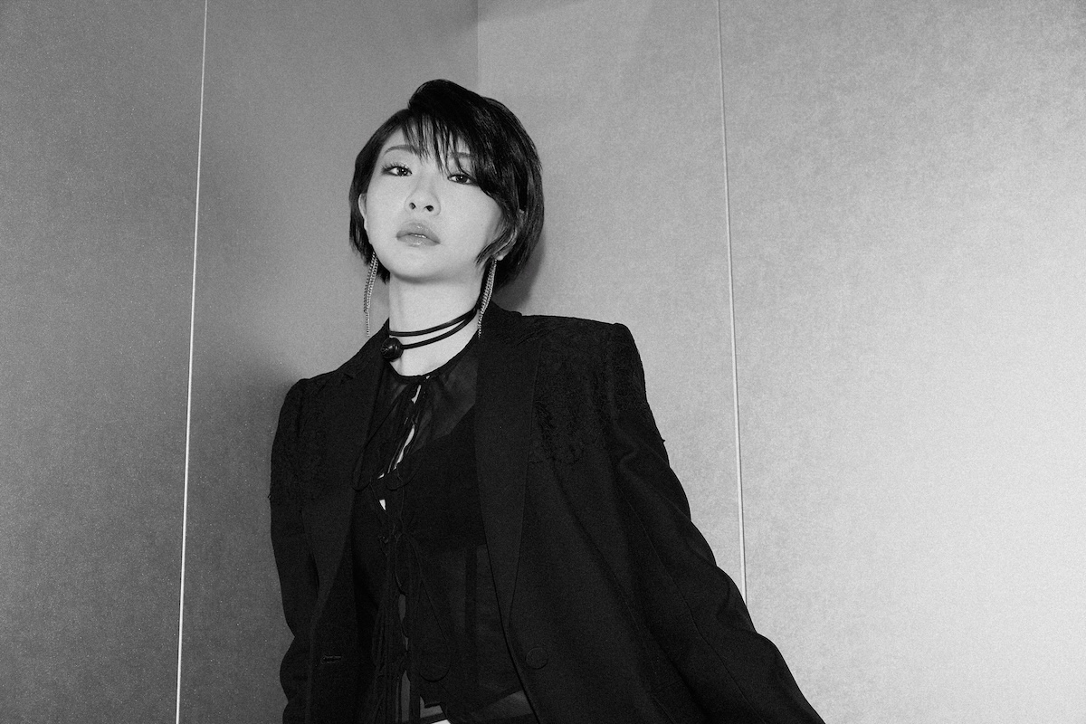 Little Black Dress、解放の歌