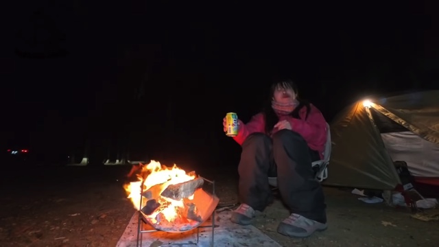 “日本一だらしない”キャンプ女子、夕食を披露の画像