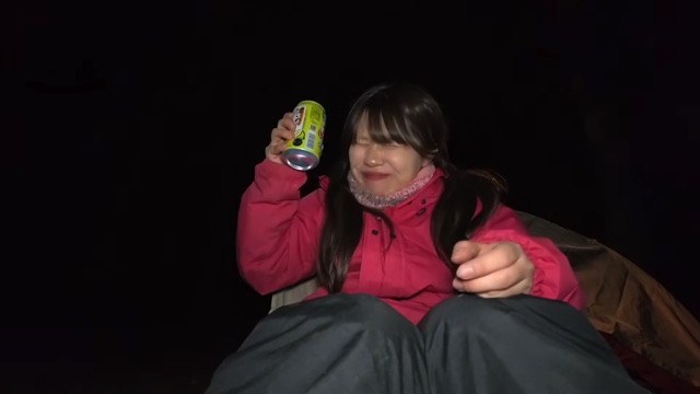 “日本一だらしない”キャンプ女子、夕食を披露の画像