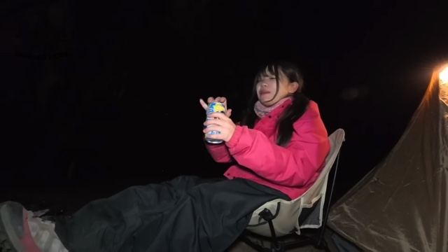 “日本一だらしない”キャンプ女子、夕食を披露の画像