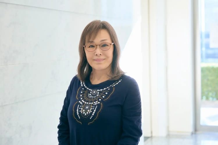 一条ゆかり、エッセイと塗り絵本が発売の画像