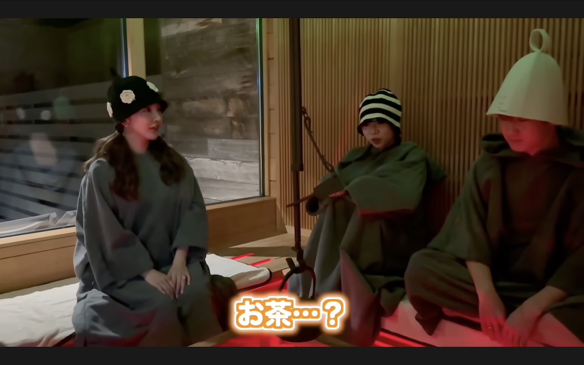 板野友美 公式YouTubeチャンネルより