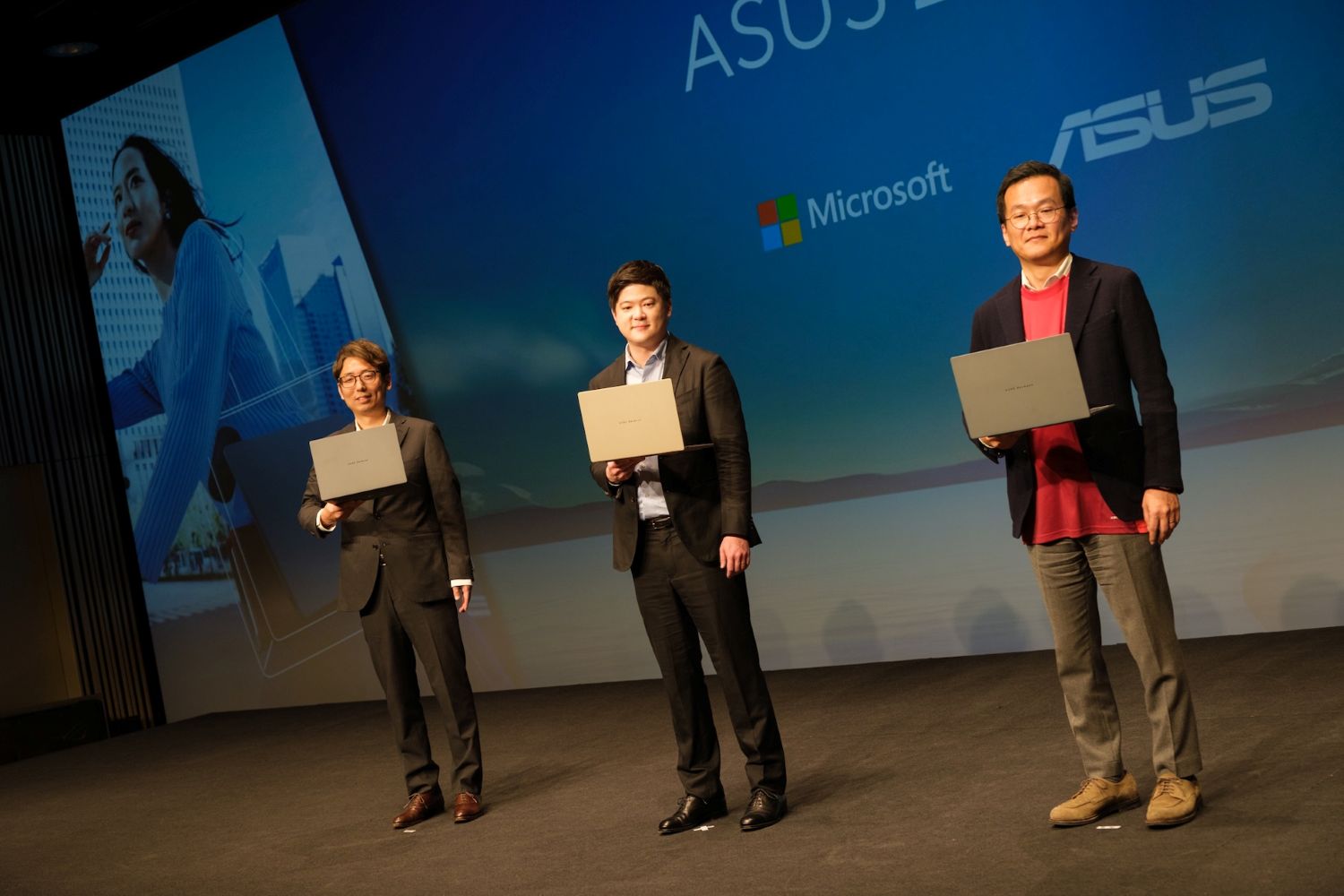 通勤・通学のニーズに応える超軽量ノートPC