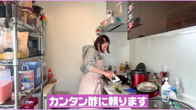 西野未姫、夕食作りを披露の画像