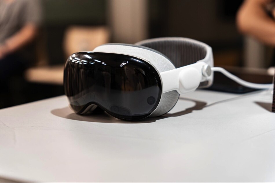 『Vision Pro』を通じて2112年の足音を聞く