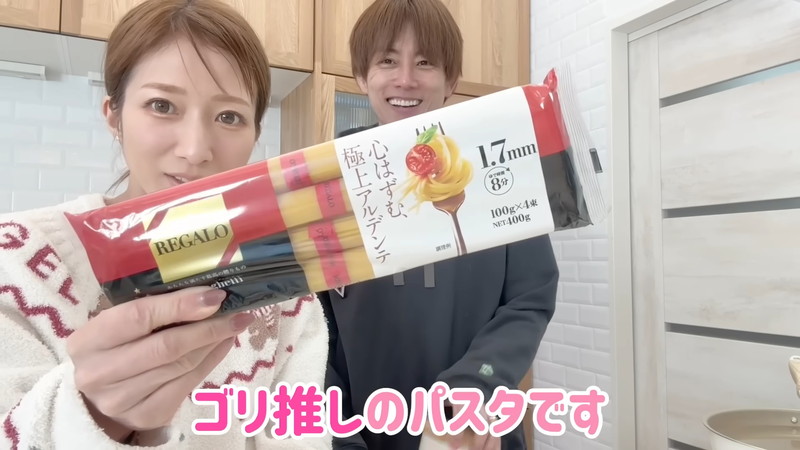 辻希美＆杉浦太陽、仲良くパスタ作りの画像