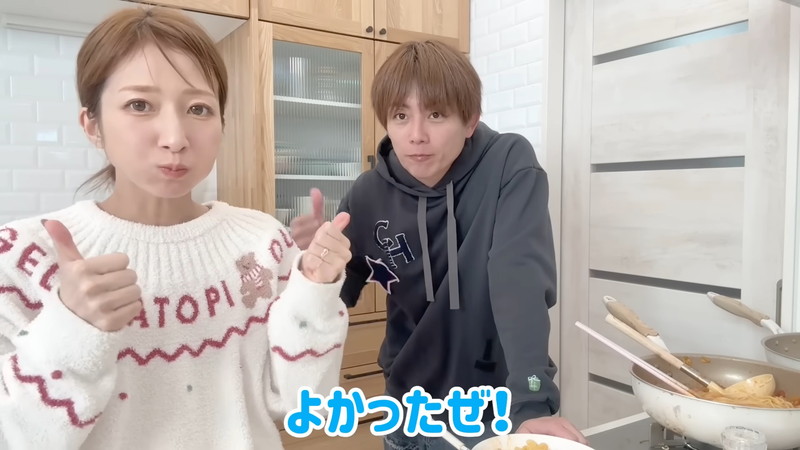 辻希美＆杉浦太陽、仲良くパスタ作りの画像