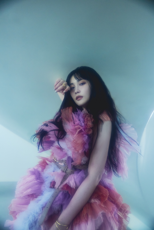 鷲尾伶菜、レーベル移籍後初の新曲リリース