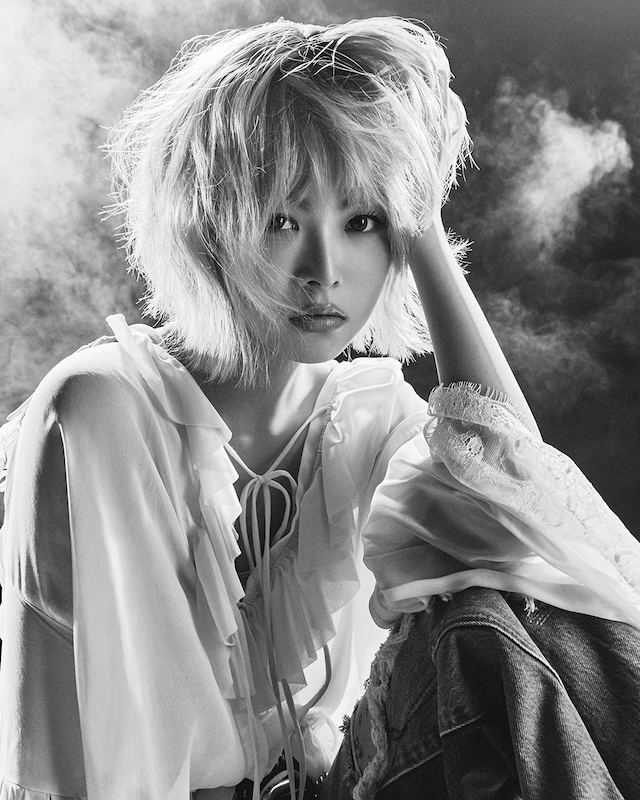 『HOT』／「DRENCHED VETIVER」バージョンコンセプトフォト