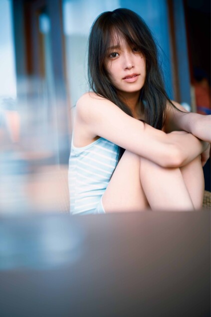 日向坂46・佐々木久美、写真集裏表紙が解禁