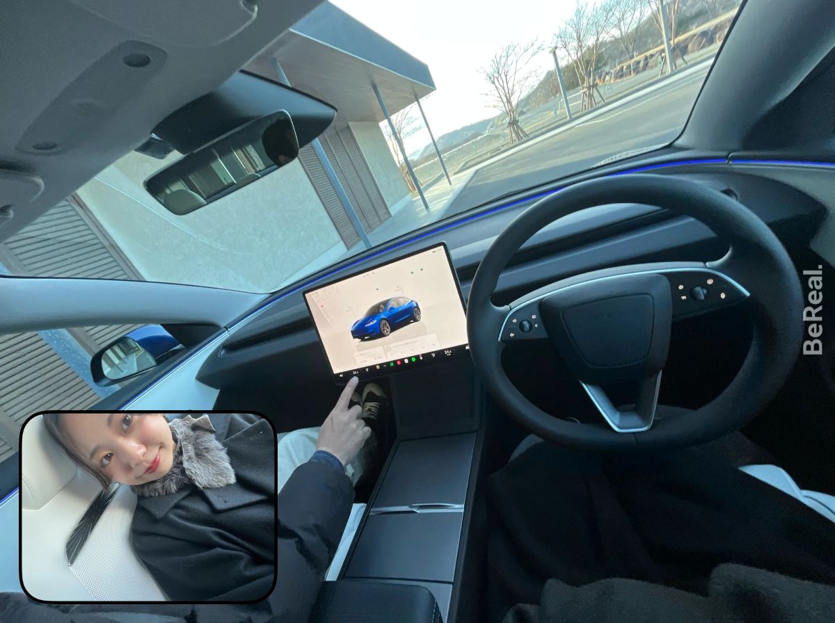 車内は近未来的な白を基調とした作りで、このまま宇宙に行けそうだ