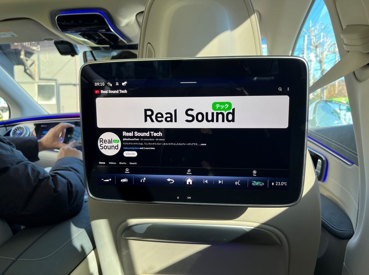 後部座席でYouTubeも見られる。
