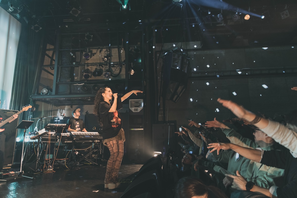 aimiライブ写真(撮影=金子海香)