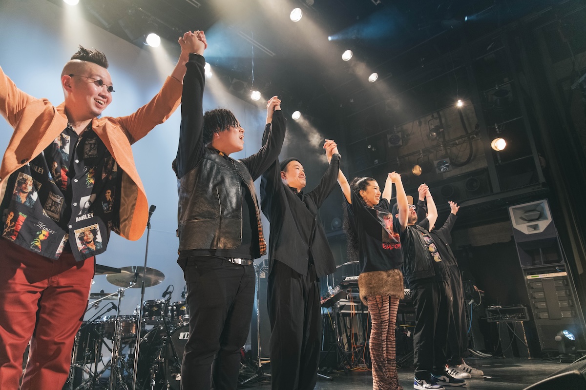 aimiライブ写真(撮影=金子海香)